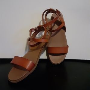 Abound size 5.5 brown strapped flat sandal
